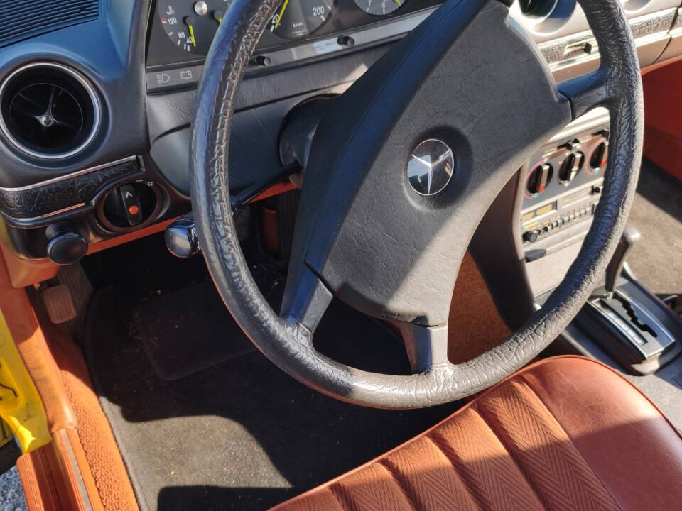 Bild 8/19 von Mercedes-Benz 200 (1980)