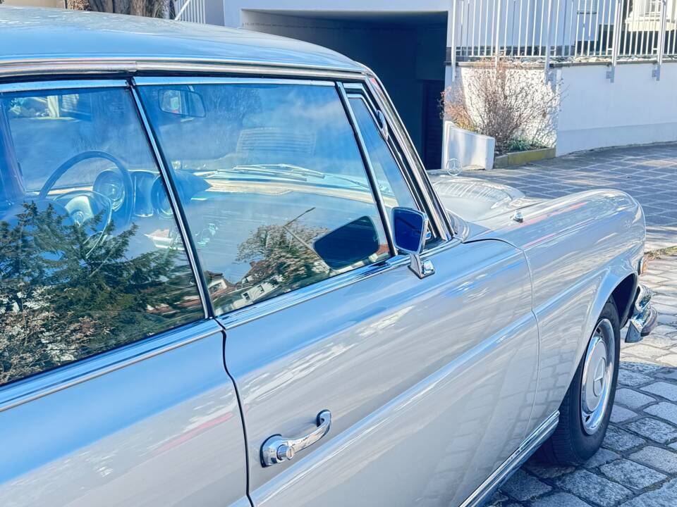 Imagen 2/17 de Mercedes-Benz 280 SE (1970)