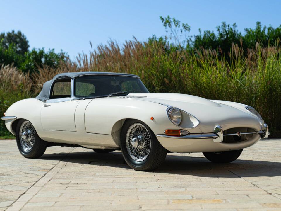 Bild 3/50 von Jaguar E-Type (1968)
