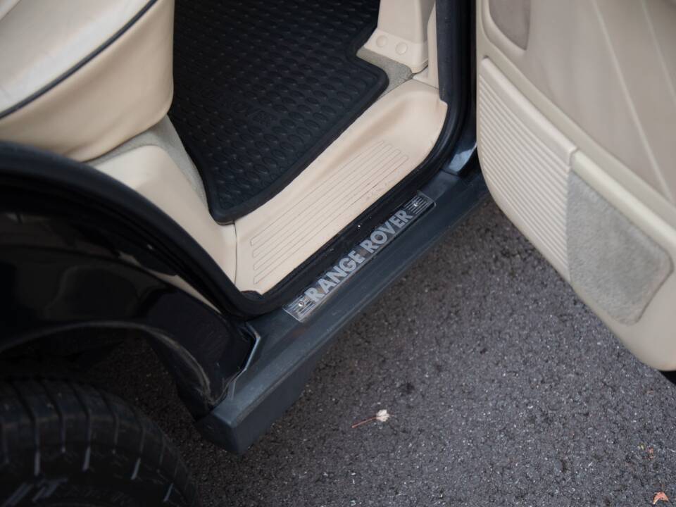 Immagine 38/50 di Land Rover Range Rover 4.6 Vogue (2001)