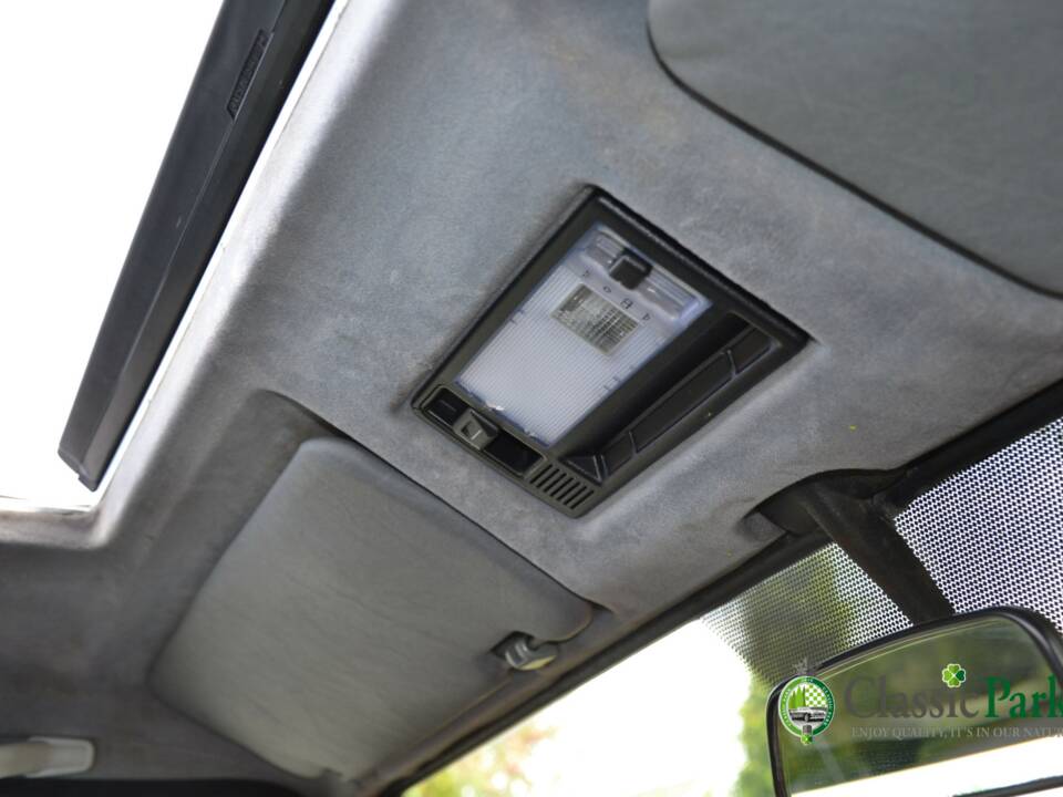 Image 27/49 de Mercedes-Benz 230 GE (SWB) (1993)