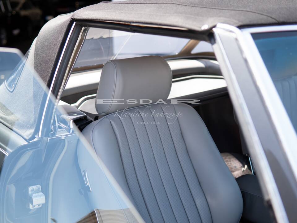 Image 18/29 of Mercedes-Benz 560 SL (1987)