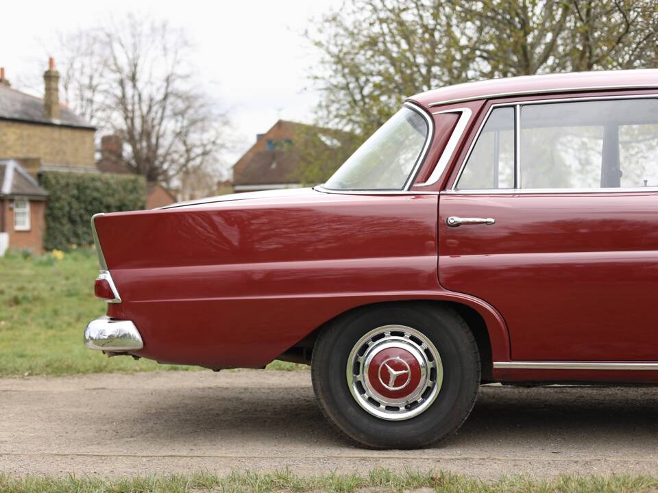Image 23/50 of Mercedes-Benz 220 (1967)