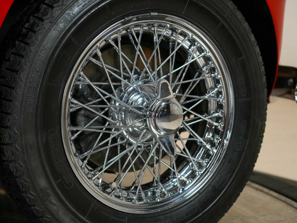 Image 14/43 of Austin-Healey 3000 Mk II (BJ7) (1963)