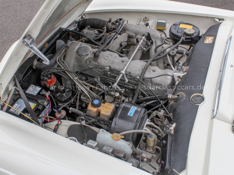 Afbeelding 23/31 van Mercedes-Benz 230 SL (1967)