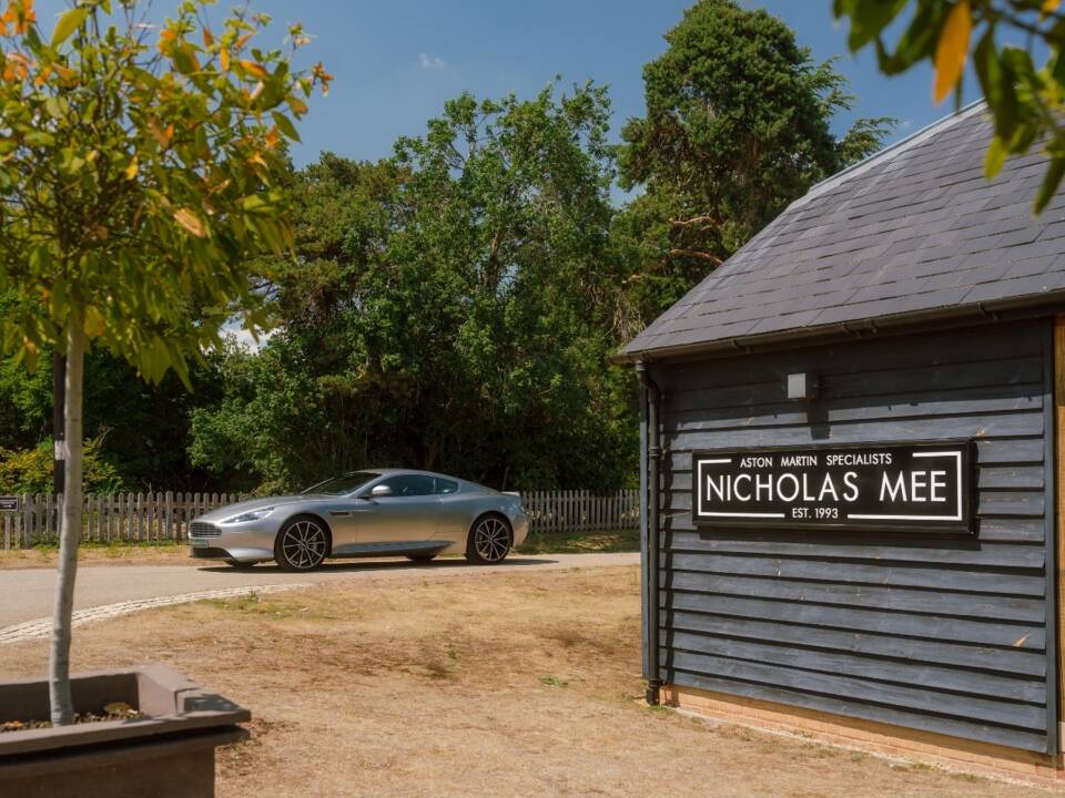 Image 90/96 of Aston Martin DB 9 GT "Bond Edition" (2015)