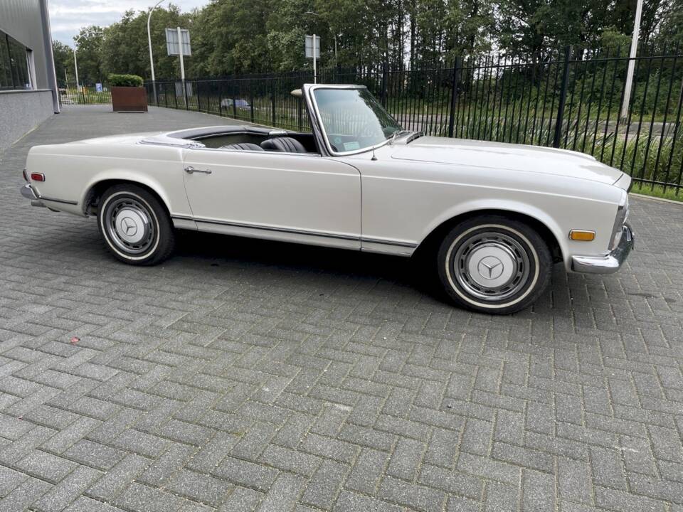 Image 23/35 of Mercedes-Benz 280 SL (1967)