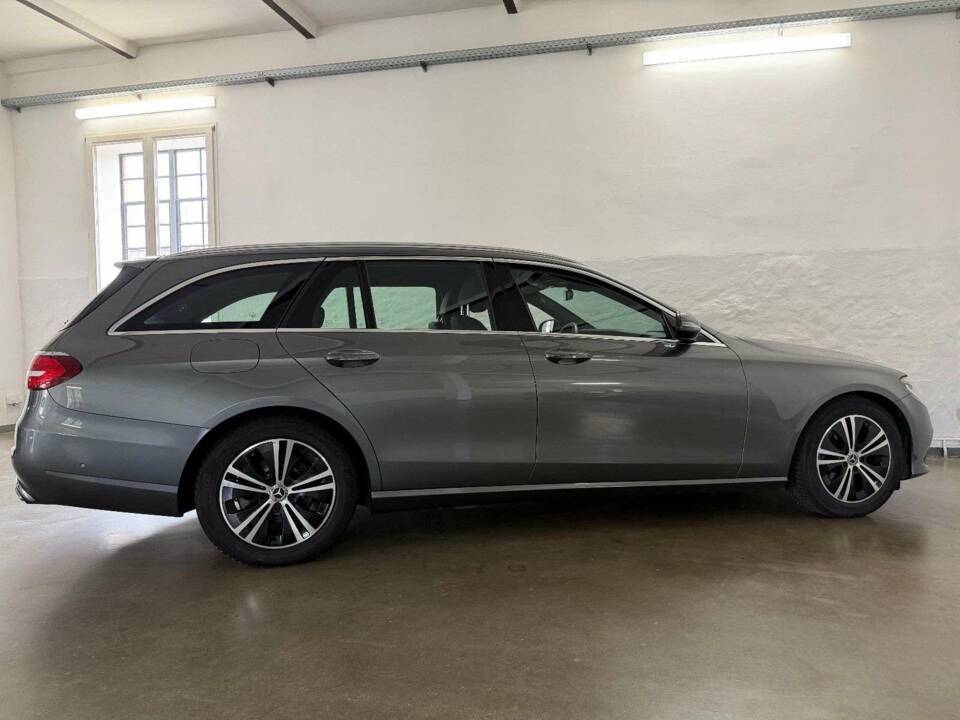 Image 9/32 of Mercedes-Benz E 200 d (2020)
