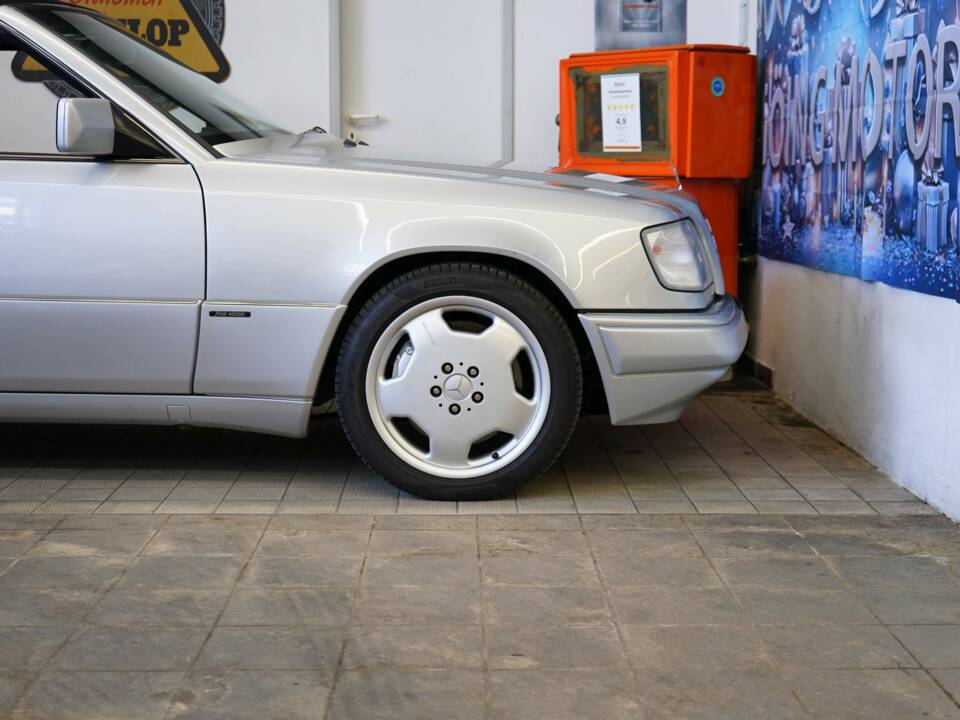 Bild 68/69 von Mercedes-Benz E 320 "Final Edition" (1997)