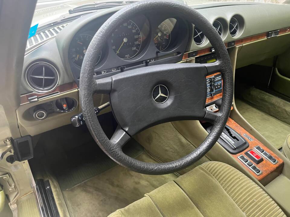 Imagen 2/5 de Mercedes-Benz 380 SLC (1982)