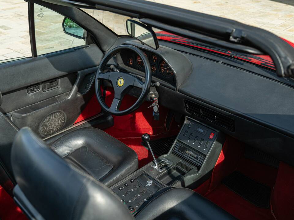Image 46/50 of Ferrari Mondial T (1991)
