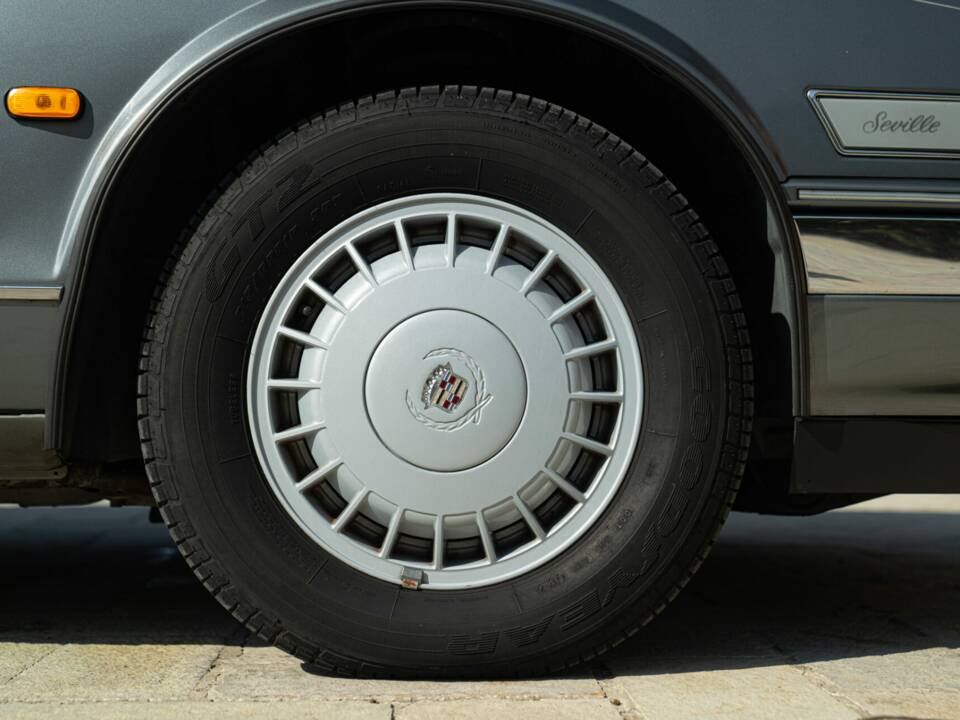 Immagine 17/50 di Cadillac Seville (1988)