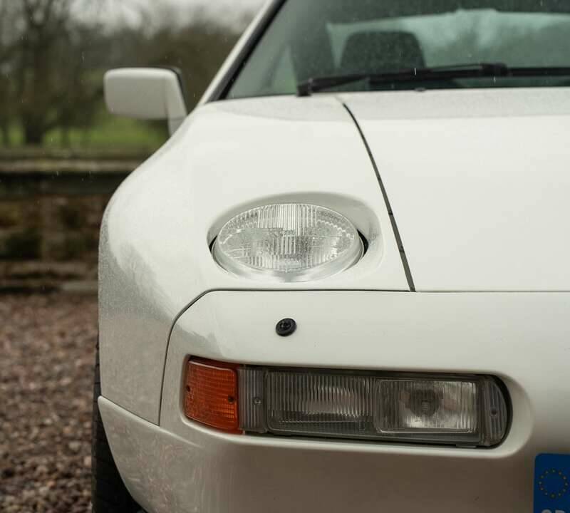 Image 37/50 of Porsche 928 S4 (1990)