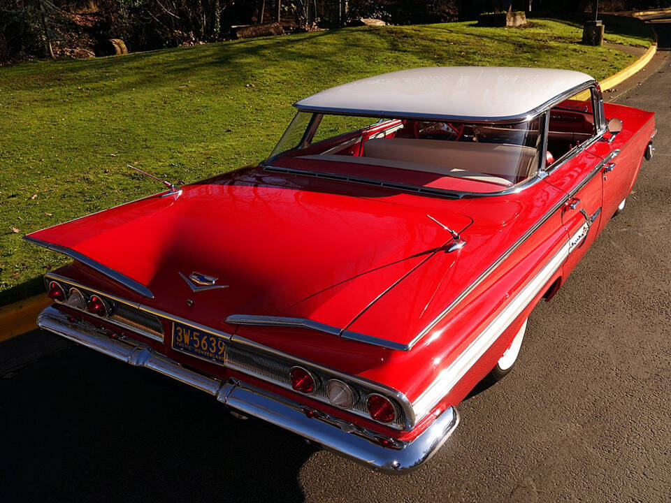 Image 6/8 of Chevrolet Impala Sport Coupe (1960)