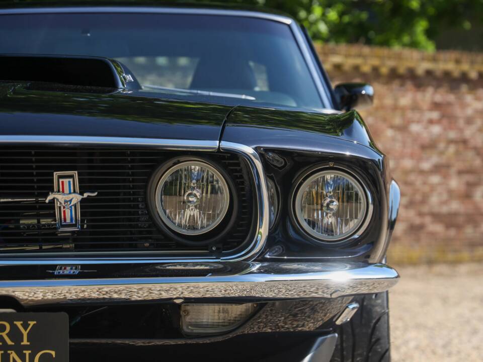 Image 18/50 of Ford Mustang 302 (1969)