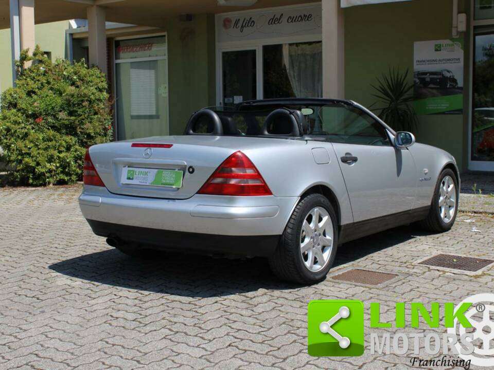 Immagine 4/10 di Mercedes-Benz SLK 200 Kompressor (1997)