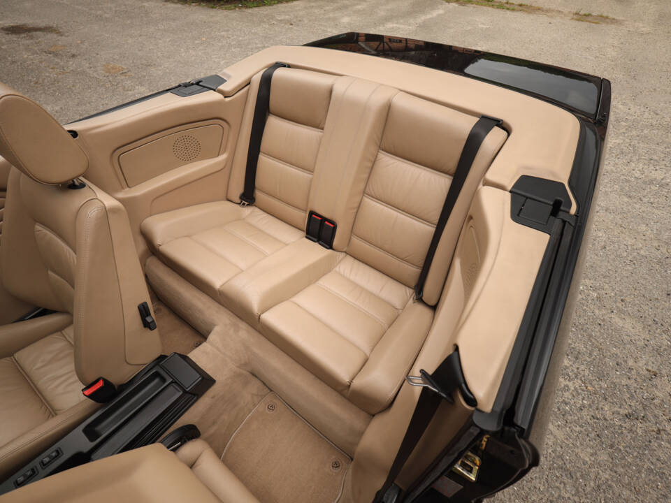 Image 13/83 de BMW 325i (1990)