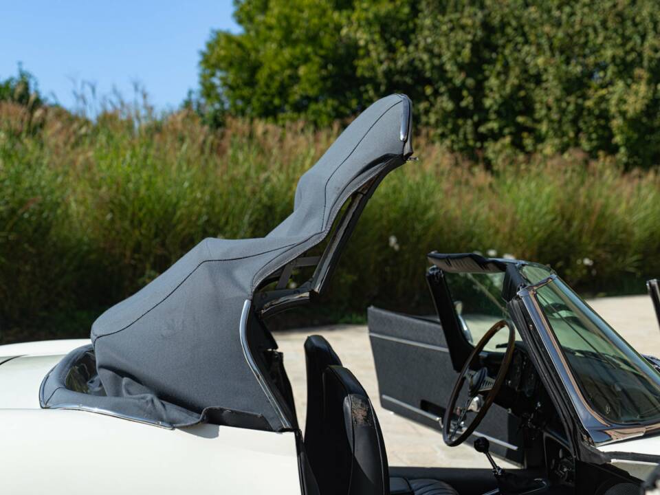 Bild 36/50 von Jaguar E-Type (1968)