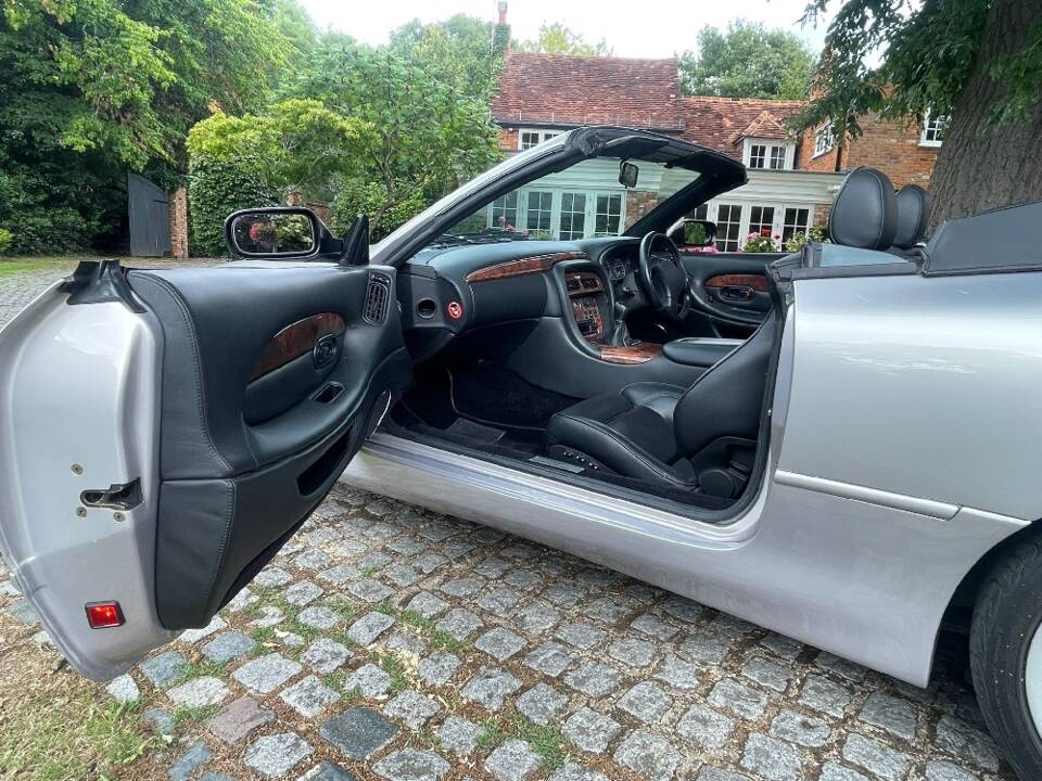 Bild 19/24 von Aston Martin DB 7 Vantage Volante (2000)
