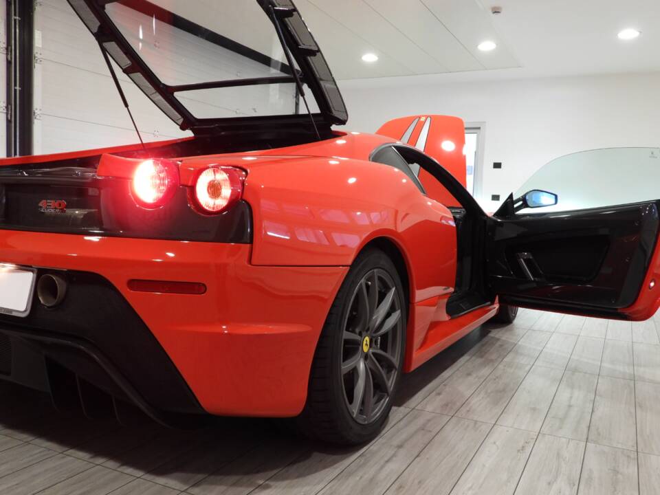Bild 13/15 von Ferrari 430 Scuderia (2008)