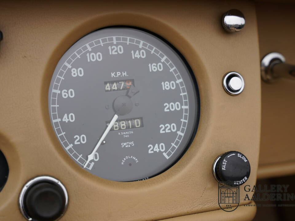 Image 37/50 of Jaguar XK 140 SE-C OTS (1956)