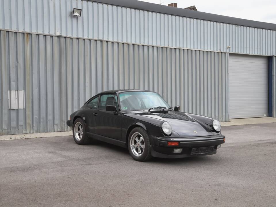 Image 8/108 de Porsche 911 Carrera 3.2 (1989)