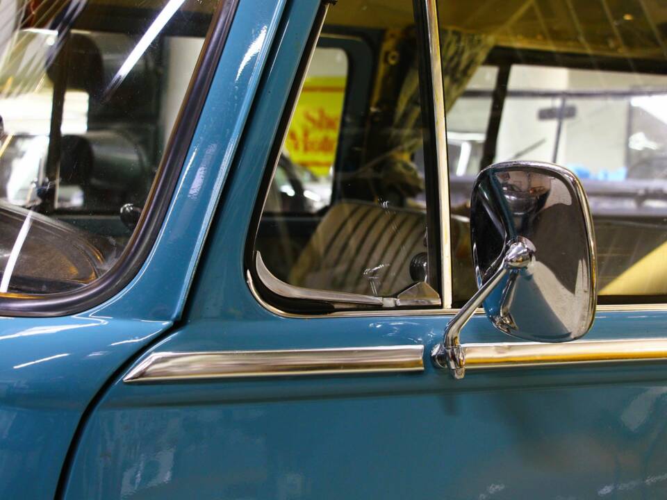 Image 10/33 of Volkswagen T2a minibus (1970)