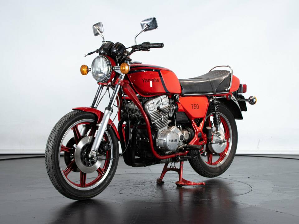 Immagine 7/50 di Yamaha DUMMY (1979)