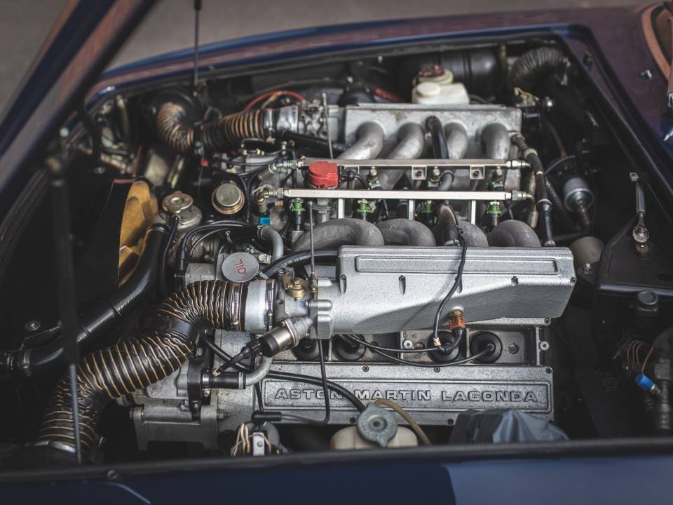 Immagine 10/27 di Aston Martin V8 EFi (1986)