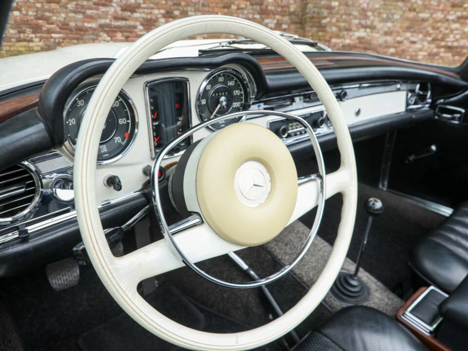 Image 37/50 de Mercedes-Benz 280 SL (1971)