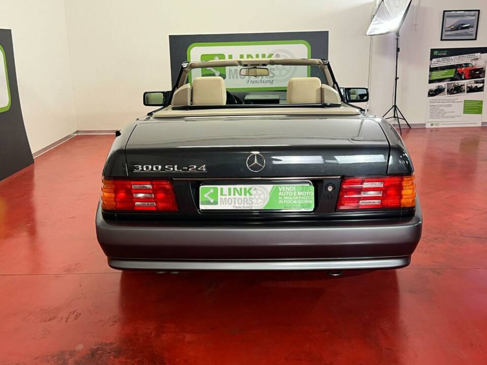Image 18/48 of Mercedes-Benz 300 SL-24 (1992)