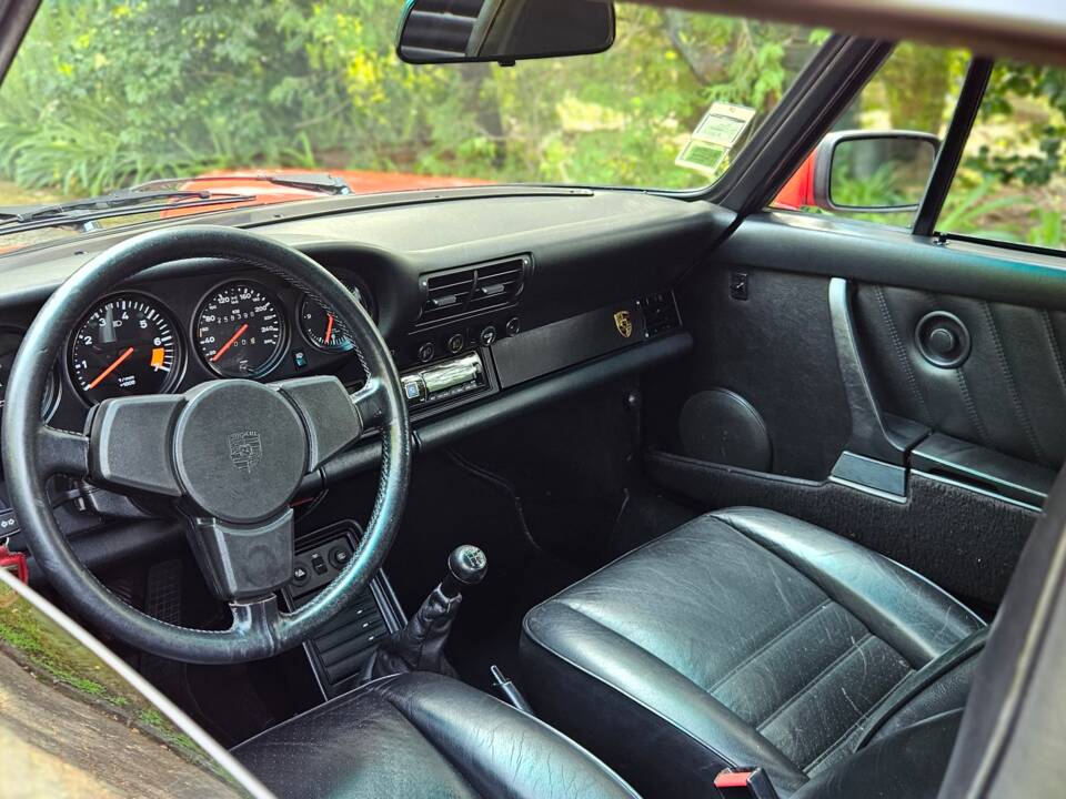 Immagine 8/37 di Porsche 911 Carrera 3.2 (1985)
