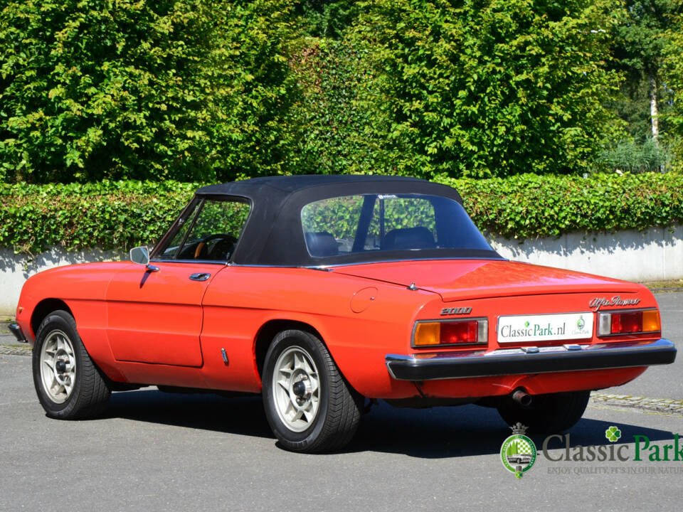 Afbeelding 9/50 van Alfa Romeo 2000 Spider Veloce (1981)