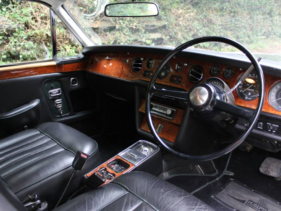 Image 13/19 of Rolls-Royce Corniche I (1974)