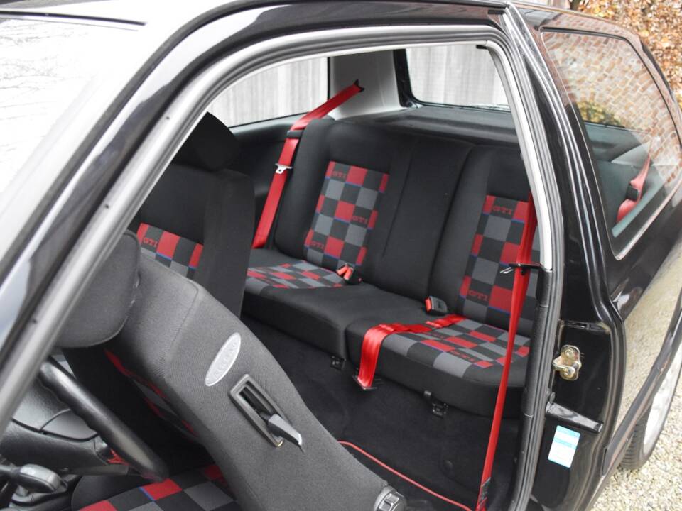 Image 25/41 de Volkswagen Golf III 2.0 GTI &quot;Edition&quot; (1997)