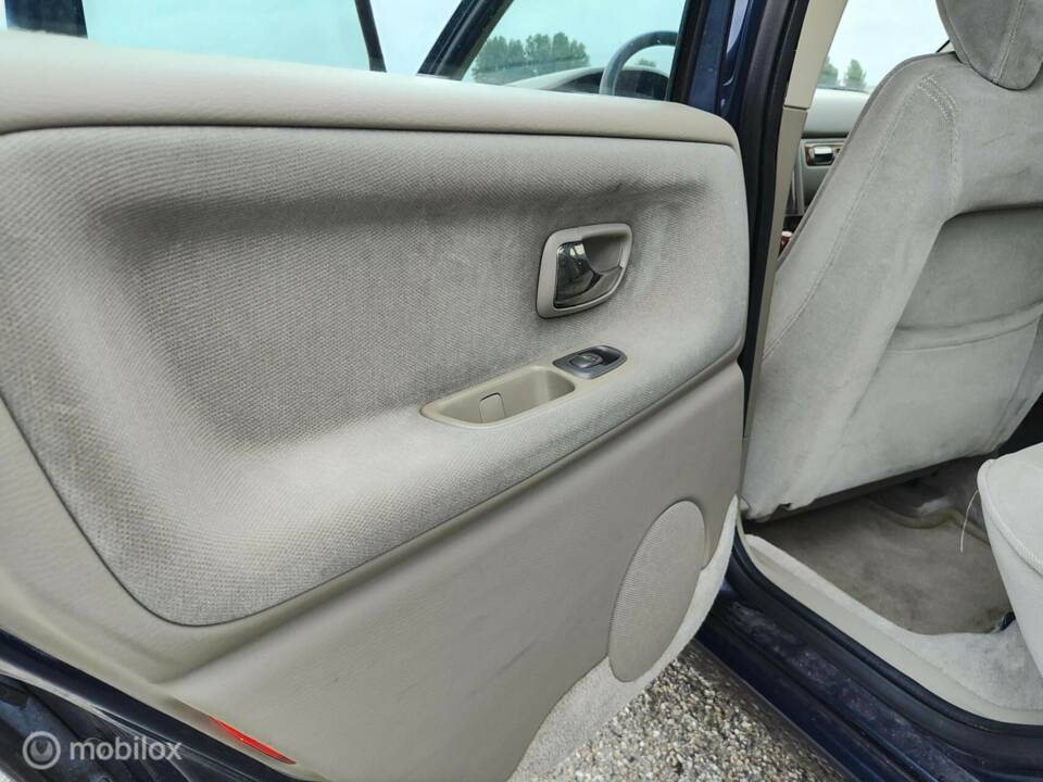 Image 23/33 of Volvo S 70 2.5 T (1997)