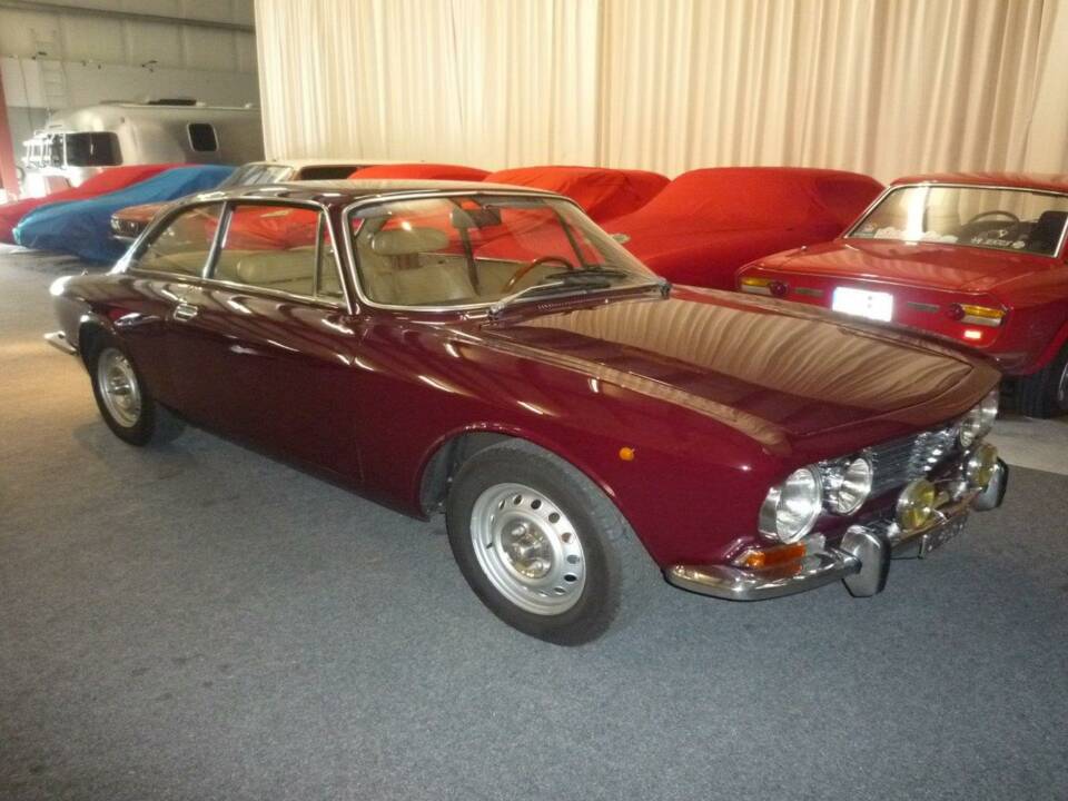 Image 4/12 of Alfa Romeo 2000 GT Veloce (1972)