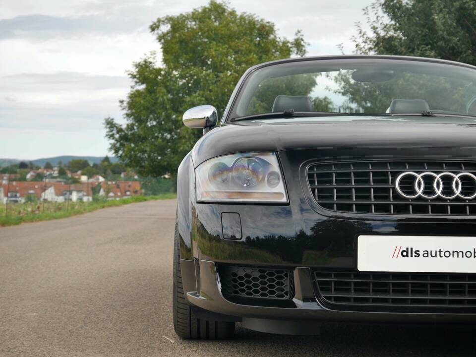 Image 17/35 of Audi TT 3.2 quattro (2004)