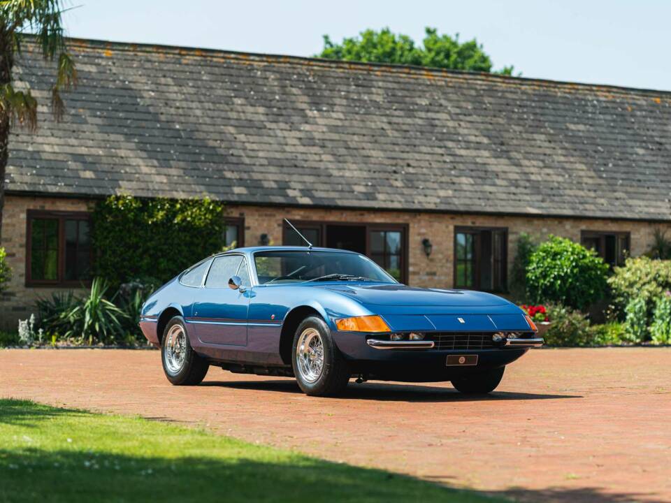 Image 2/30 de Ferrari 365 GTB&#x2F;4 Daytona (1973)