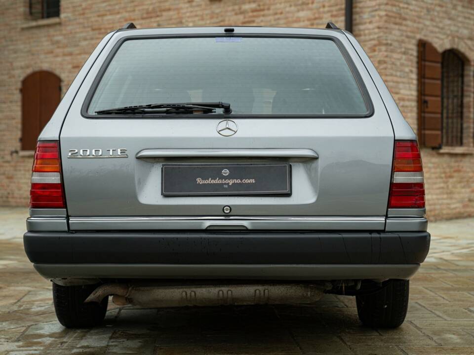 Image 8/50 of Mercedes-Benz 200 TE (1992)