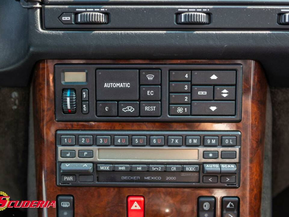 Image 18/18 of Mercedes-Benz 500 SL (1992)