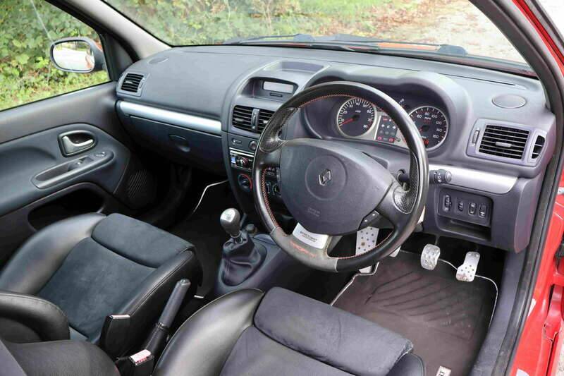 Imagen 2/34 de Renault Clio II RS 182 Cup (2005)