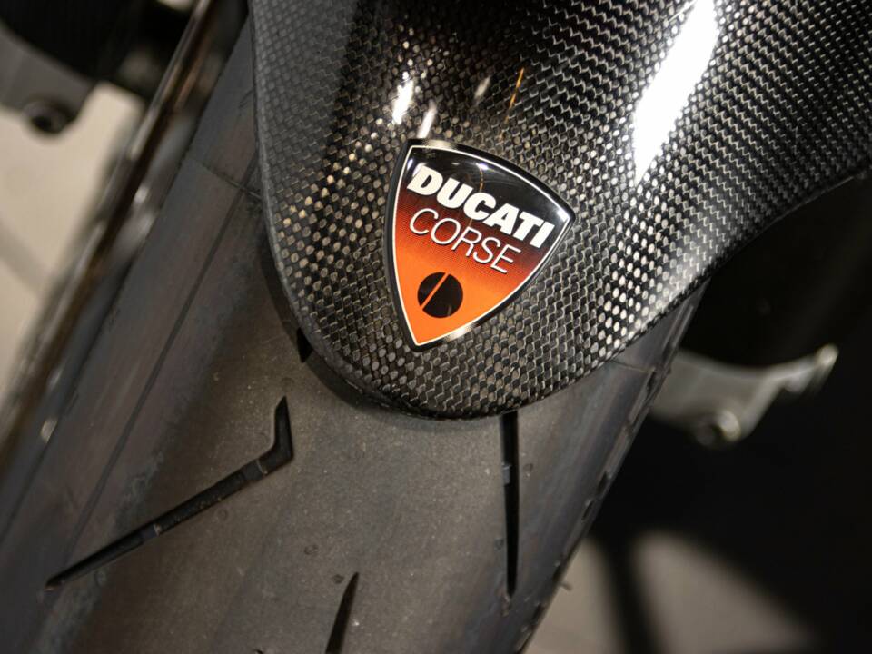 Image 43/50 of Ducati DUMMY (2004)