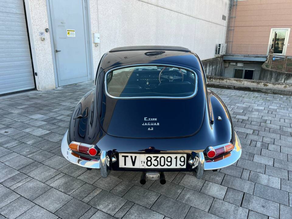 Image 3/33 of Jaguar E-Type 4.2 (1966)