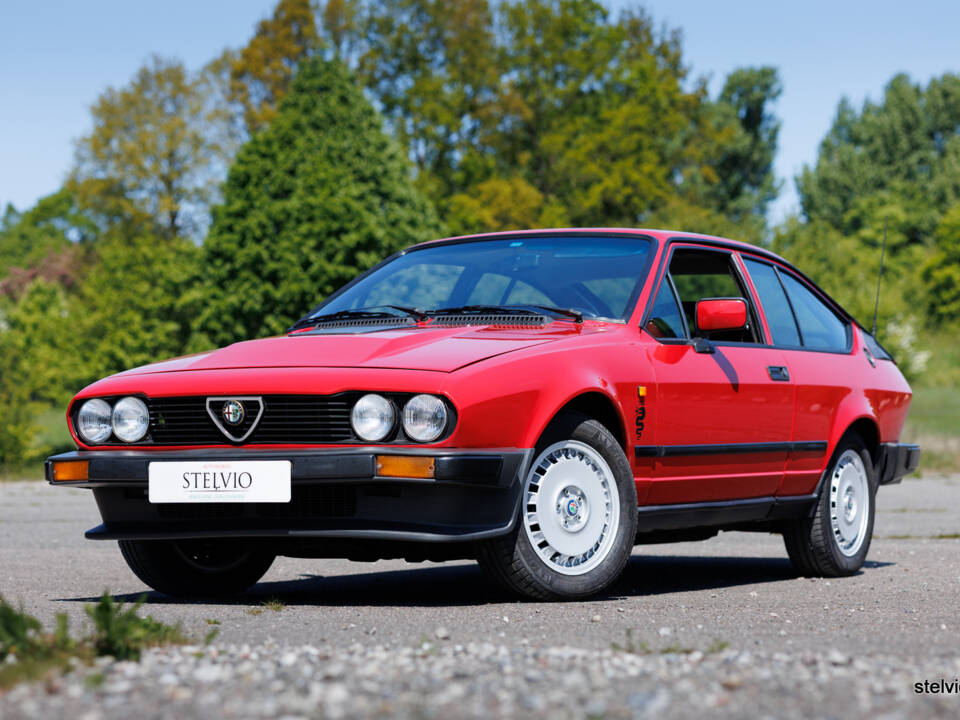Imagen 1/36 de Alfa Romeo GTV 6 2.5 (1986)