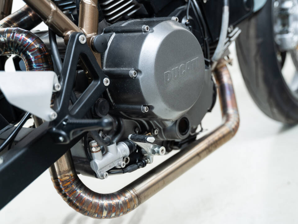Image 23/28 of Ducati DUMMY (2002)