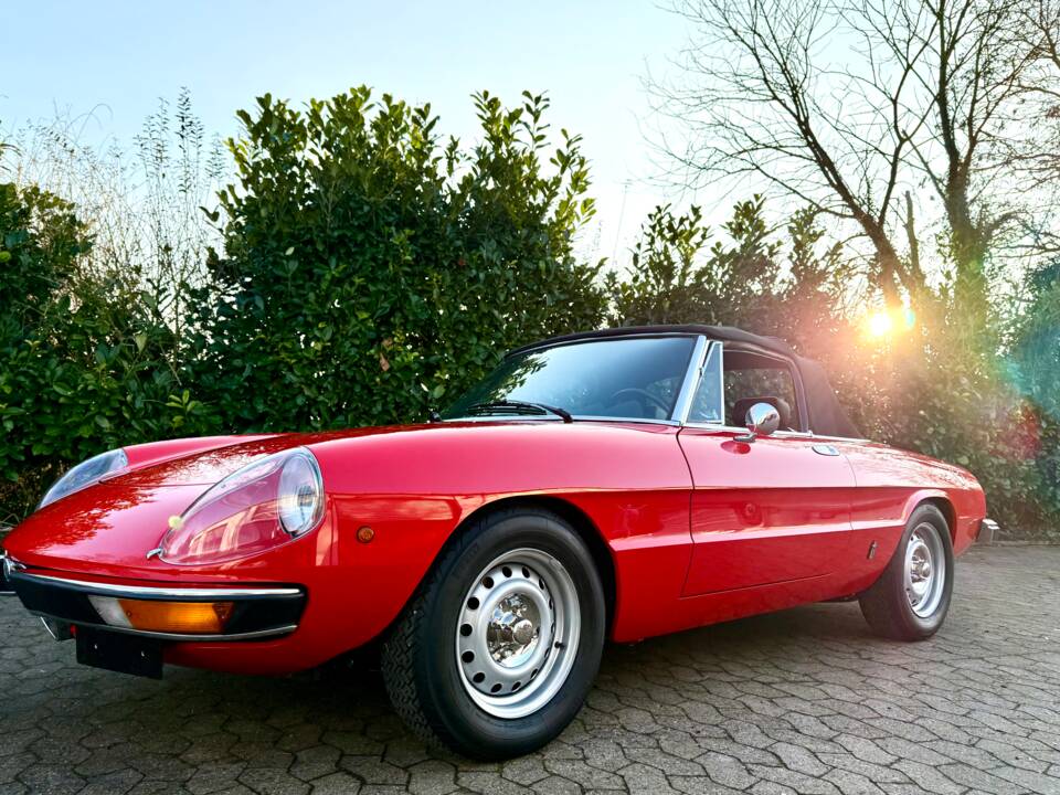 Immagine 5/54 di Alfa Romeo Spider Veloce 2000 (1977)