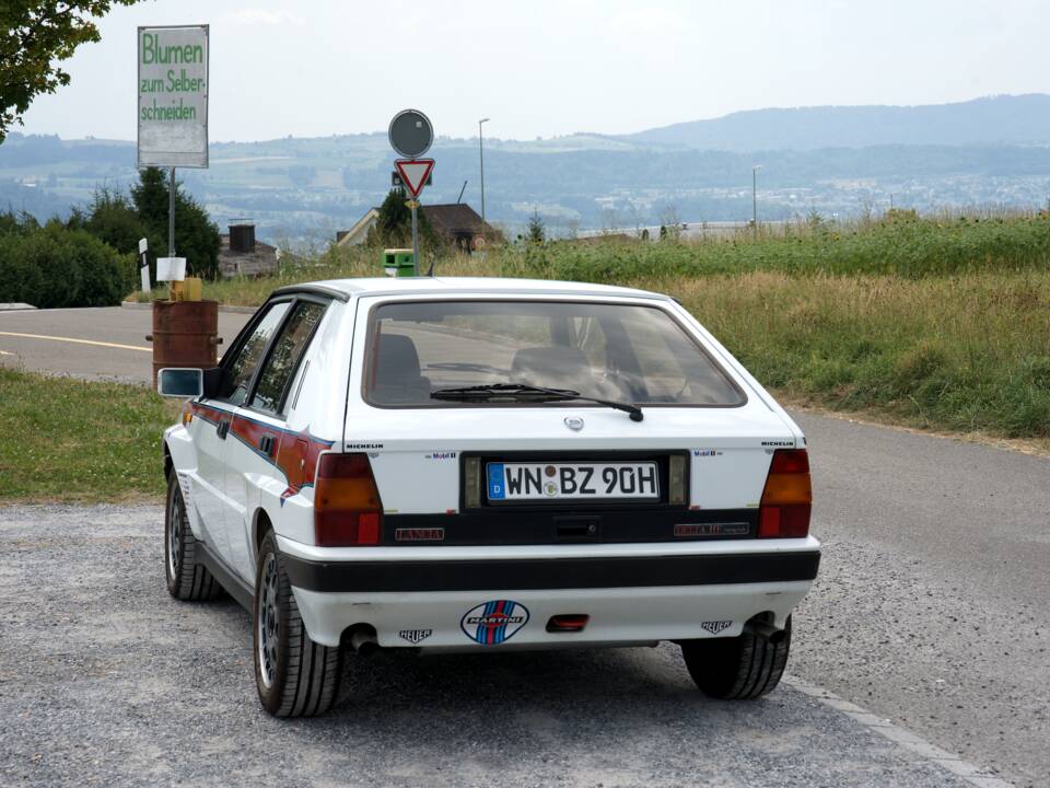Image 16/47 of Lancia Delta HF Integrale (1988)