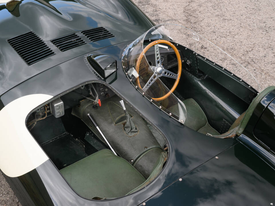 Image 7/12 of Jaguar D-Type (1955)