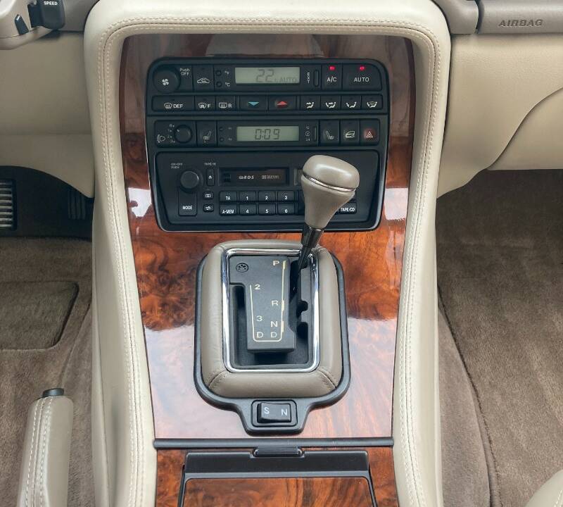 Immagine 34/76 di Jaguar XJ12 6.0 (1995)